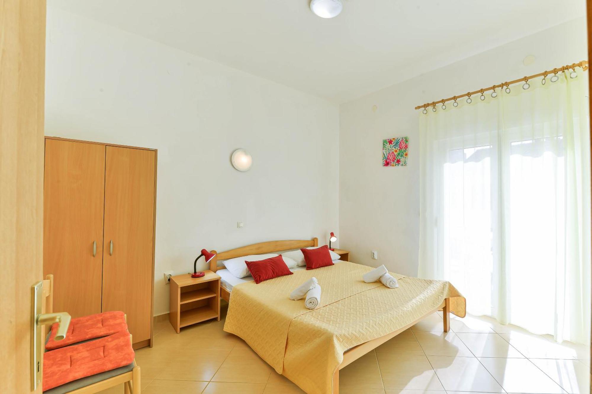 Apartments Lavanda Туран Екстериор снимка