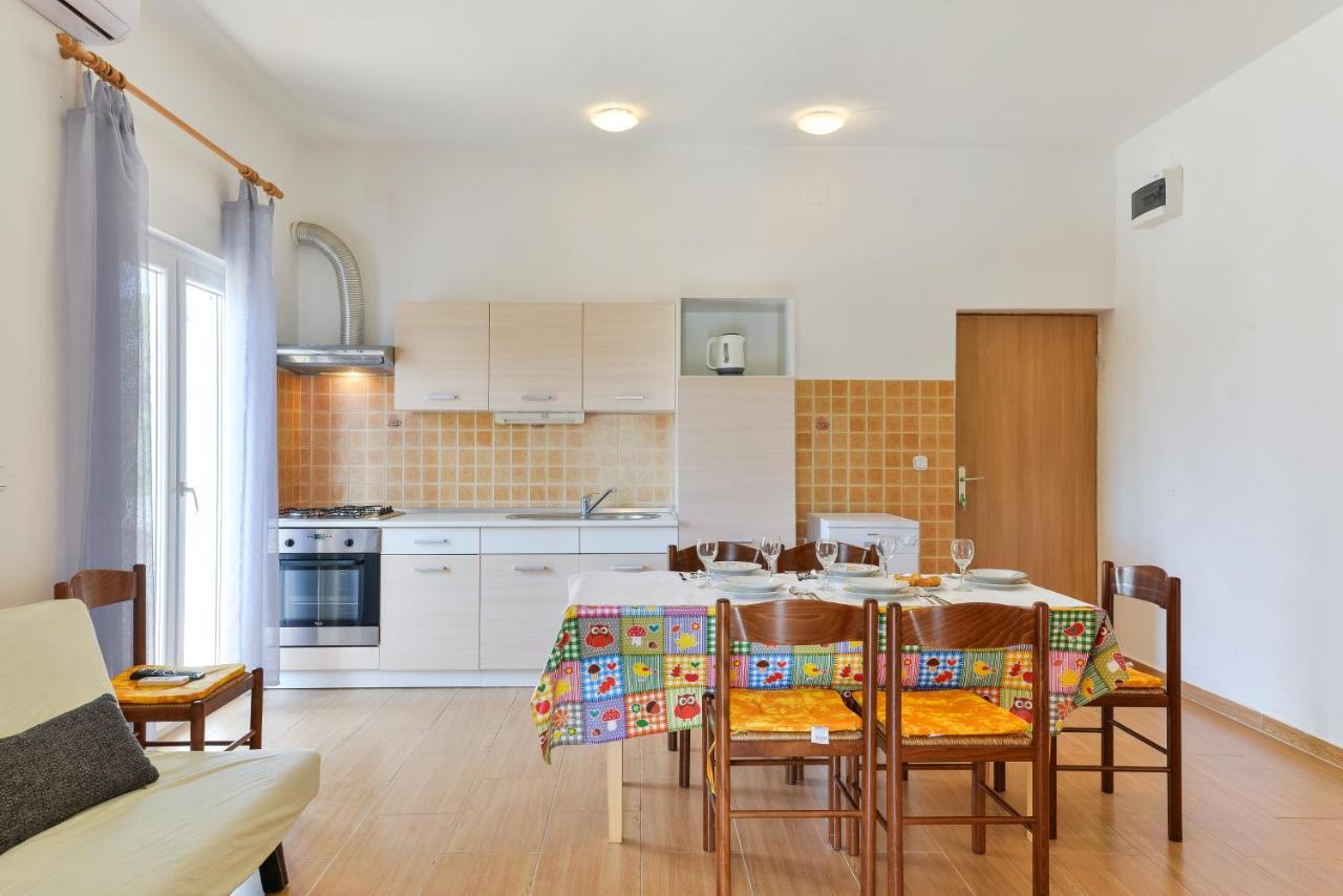 Apartments Lavanda Туран Екстериор снимка
