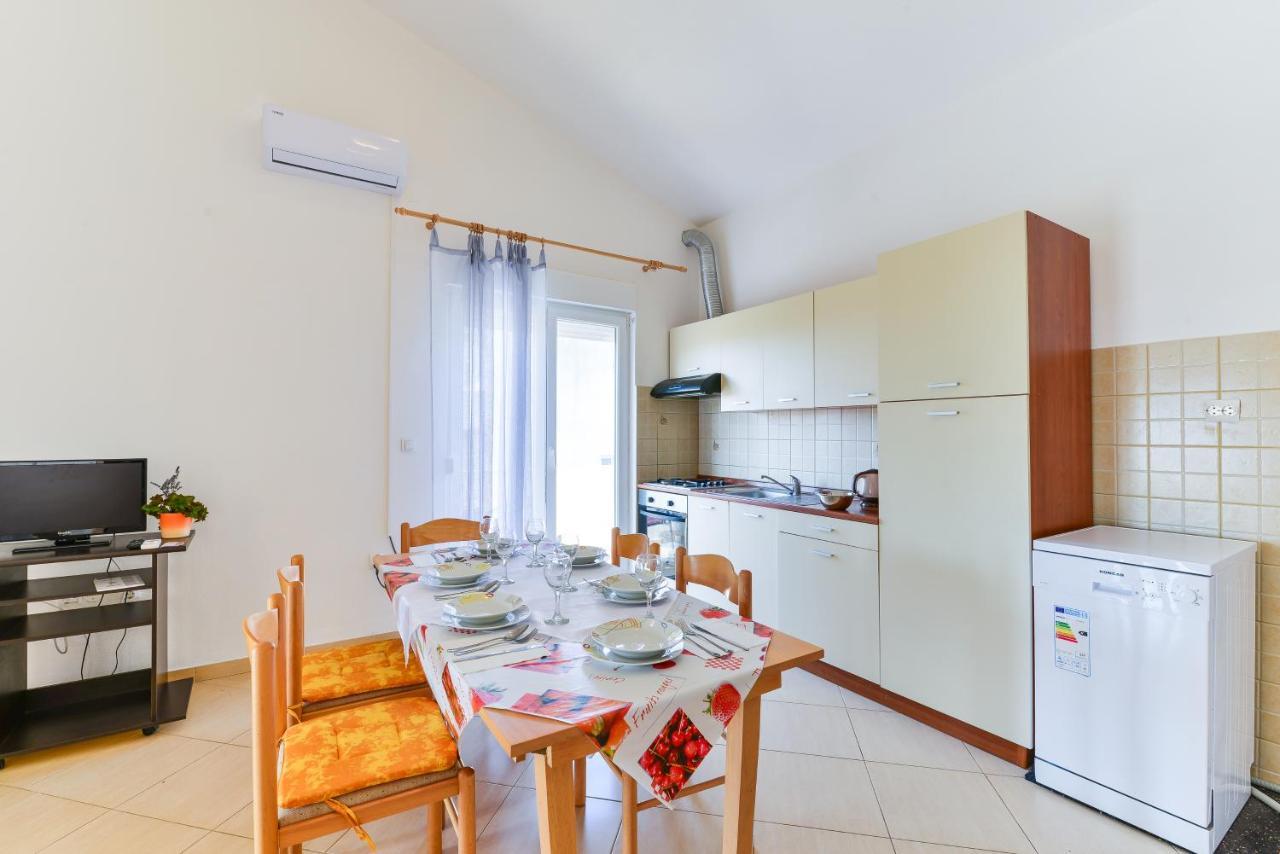 Apartments Lavanda Туран Екстериор снимка
