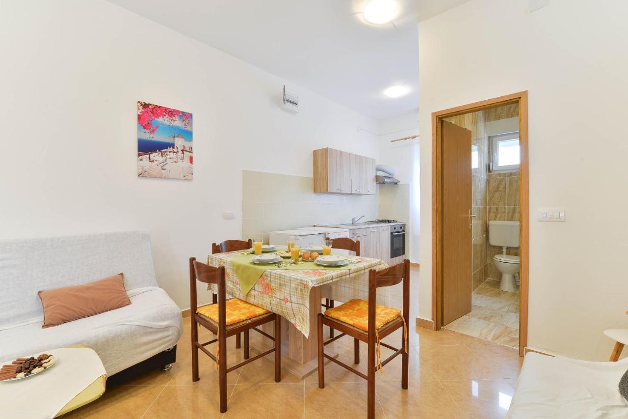 Apartments Lavanda Туран Екстериор снимка